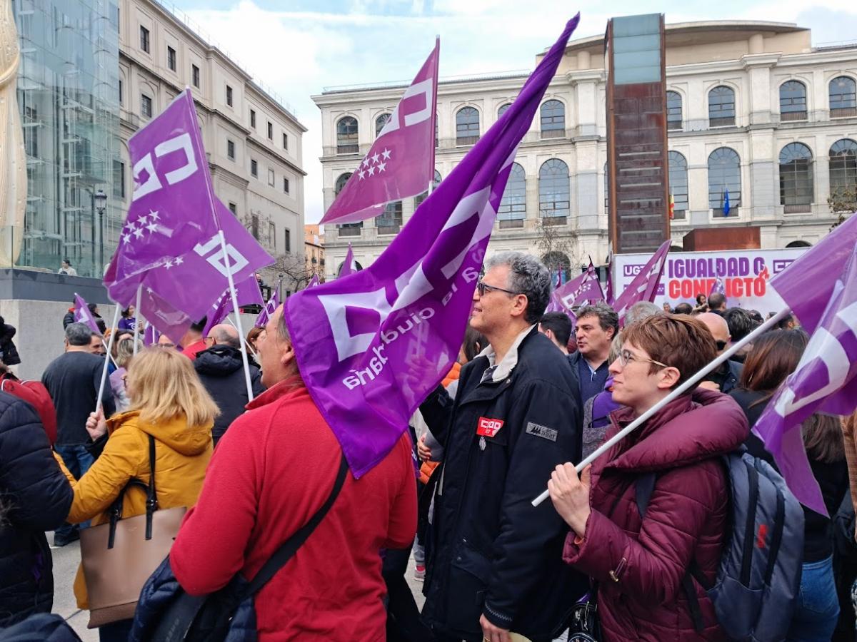 Concentracin 8M en la Plaza del museo Reina Sofa de Madrid