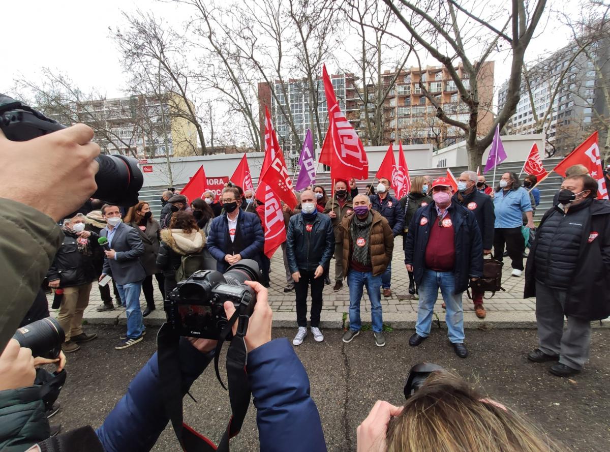 CCOO y UGT que han protestado este 11F ante la sede del Ministerio de Asuntos Econmicos