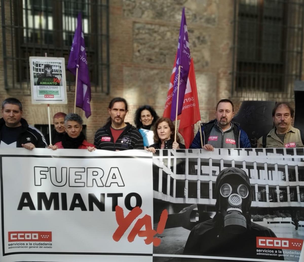 Concentracin de CCOO en plaza del Rey de Madrid