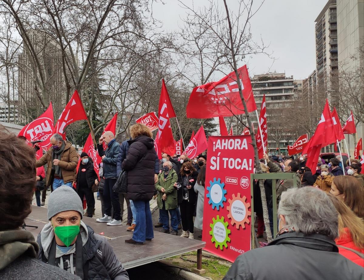 CCOO y UGT que han protestado este 11F ante la sede del Ministerio de Asuntos Econmicos