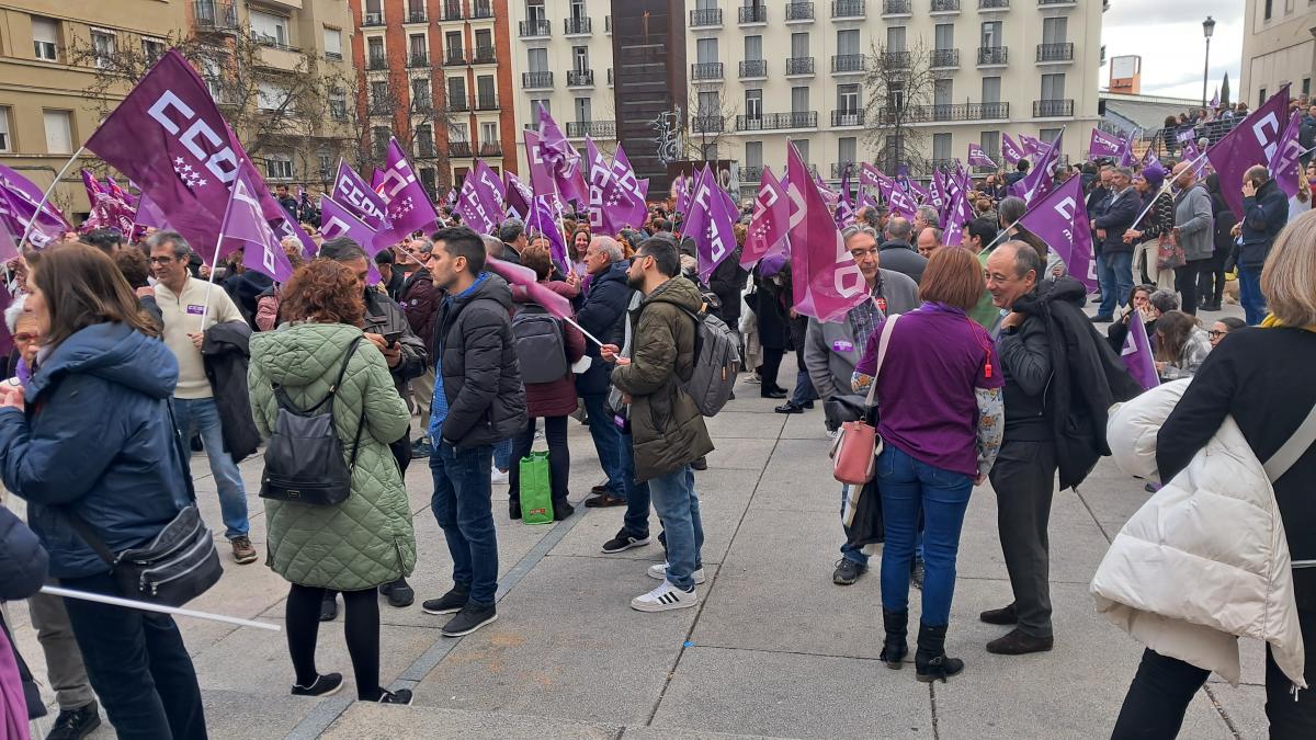 Concentracin 8M en la Plaza del museo Reina Sofa de Madrid