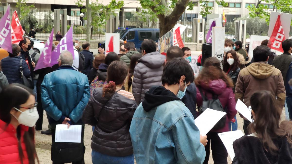 Concentracin en Madrid frente al Ministerio de Ciencia e Innovacin.