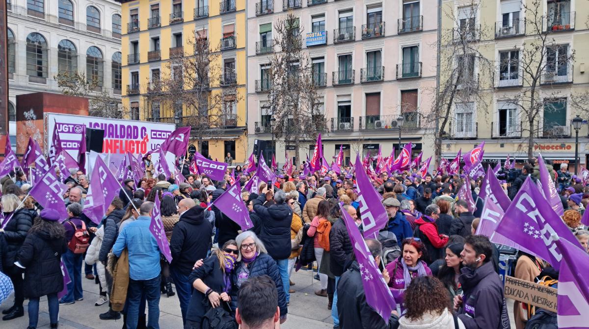 Concentracin 8M en la Plaza del museo Reina Sofa de Madrid
