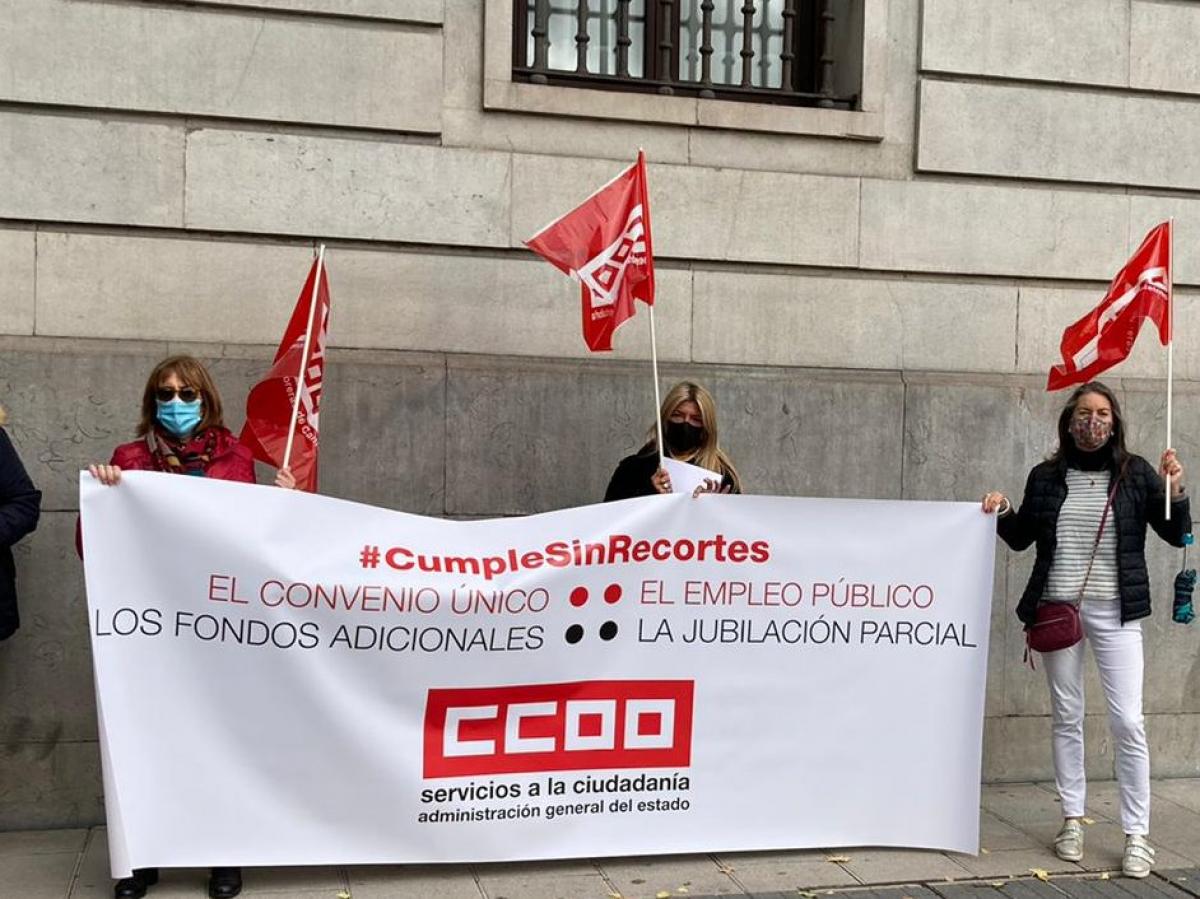 En Santander frente a Delegacin de Gobierno de Cantabria #CumpleSinRecortes