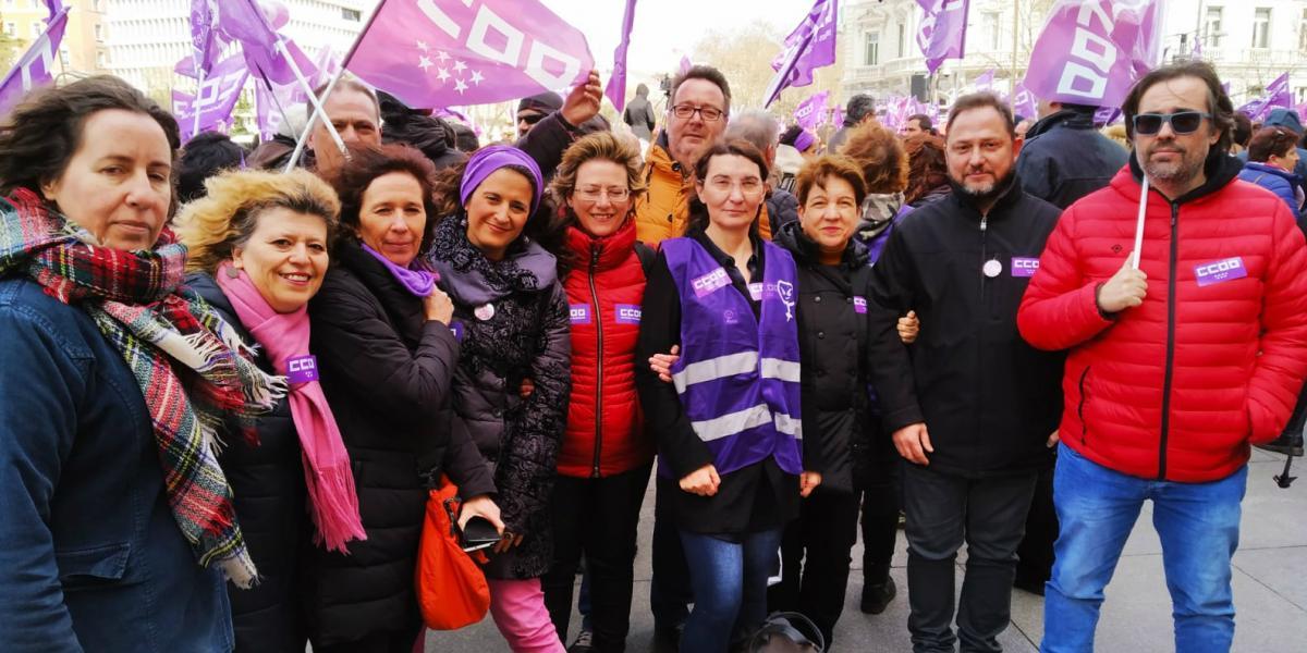 Representacin de la Ejecutiva Federal de FSC-CCOO, junta a mujeres del Sector de Medios, en la concentracin previa al 8M en Madrid