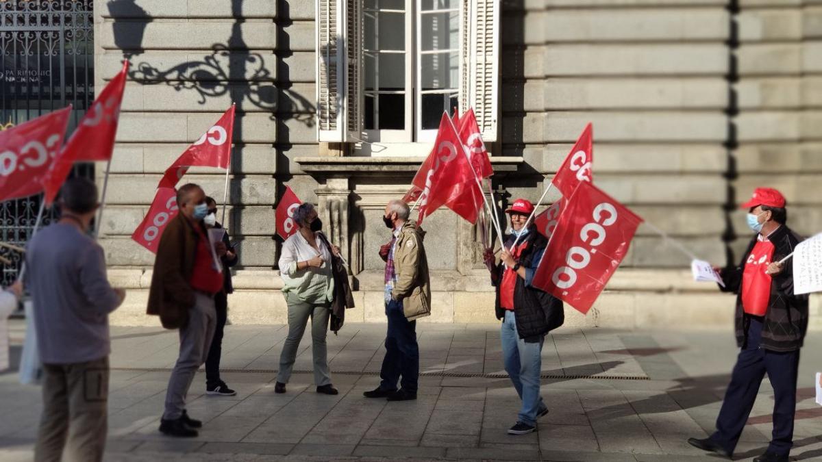 Concentracin "NO SOLO ATRASOS" en el Palacio Real.