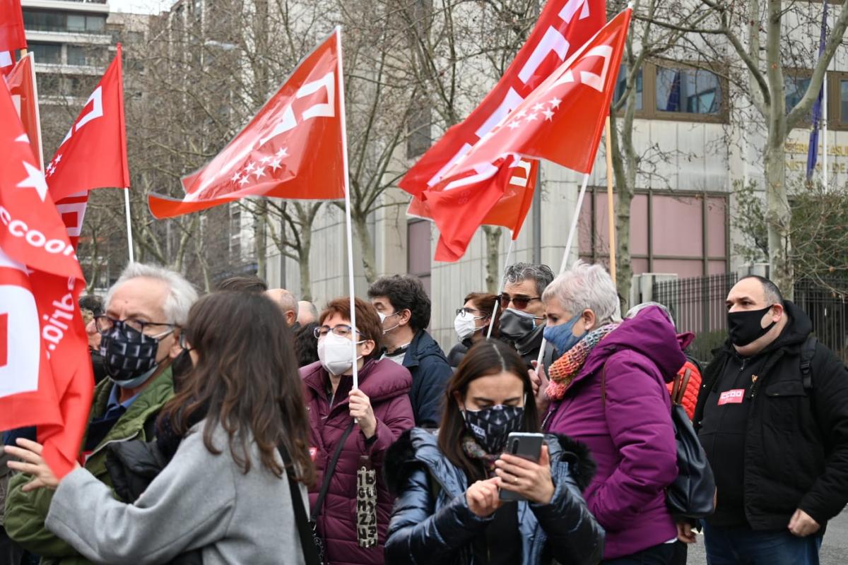 CCOO y UGT que han protestado este 11F ante la sede del Ministerio de Asuntos Econmicos