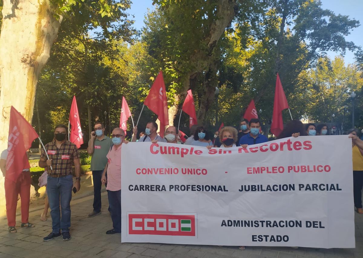 Concentracin en Sevilla #CumpleSinRecortes