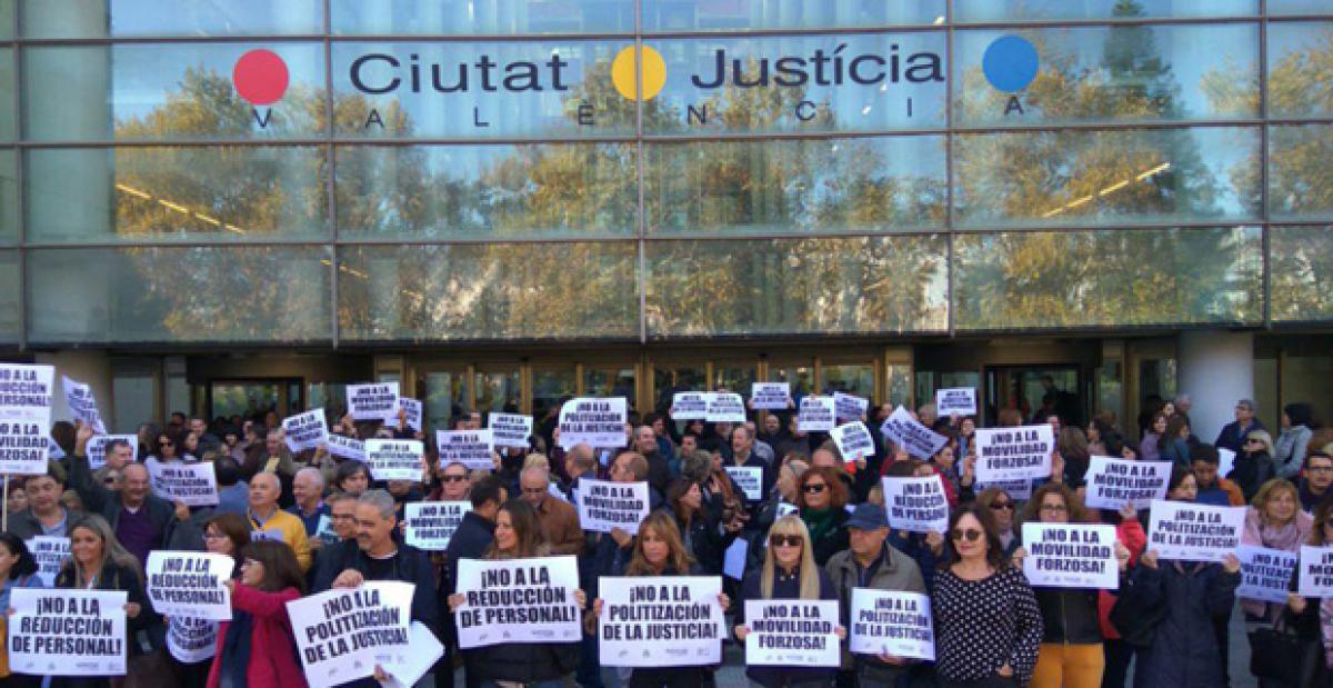 Concentración ante la Ciutat de la Justícia de València, el pasado día 7.