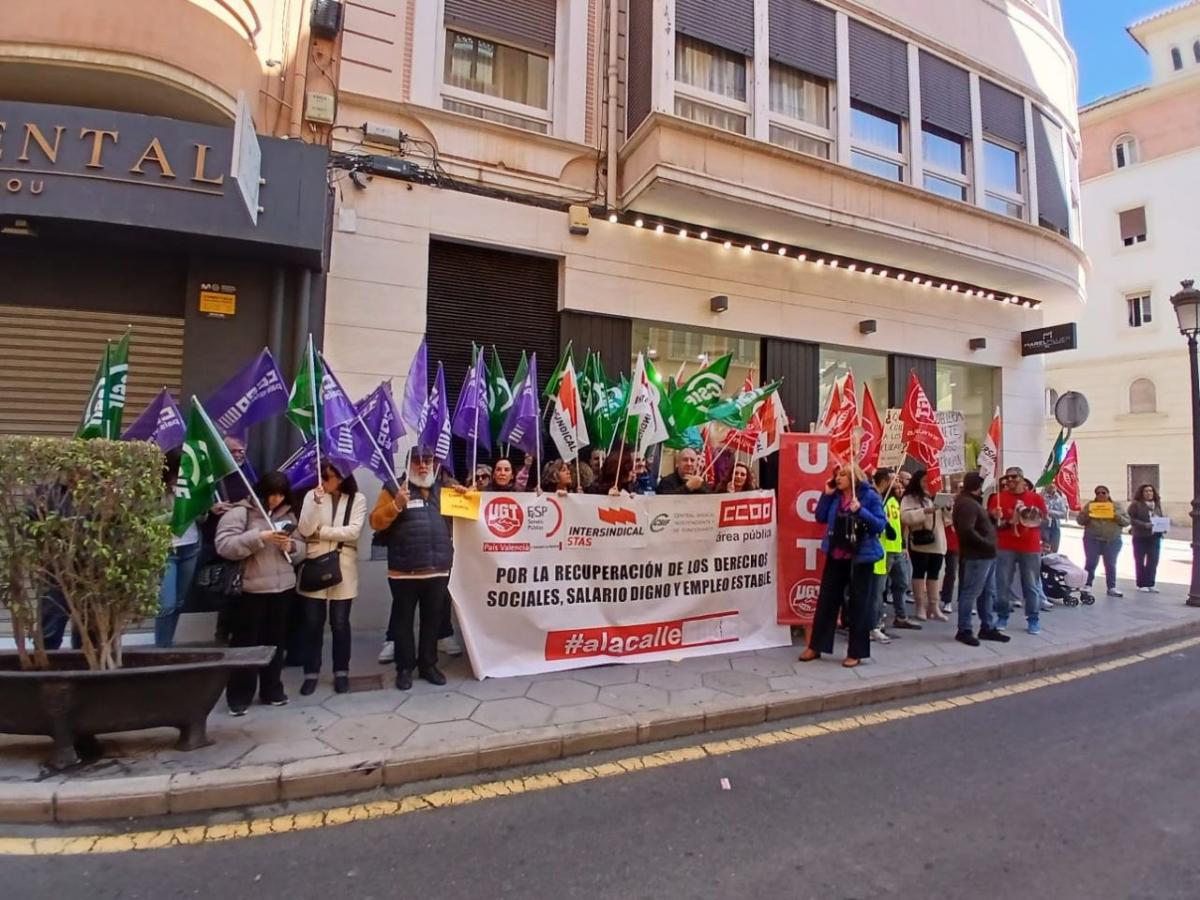 FSC-CCOO PV se concentra en la Dirección Territorial de Servicios Sociales en Alicante