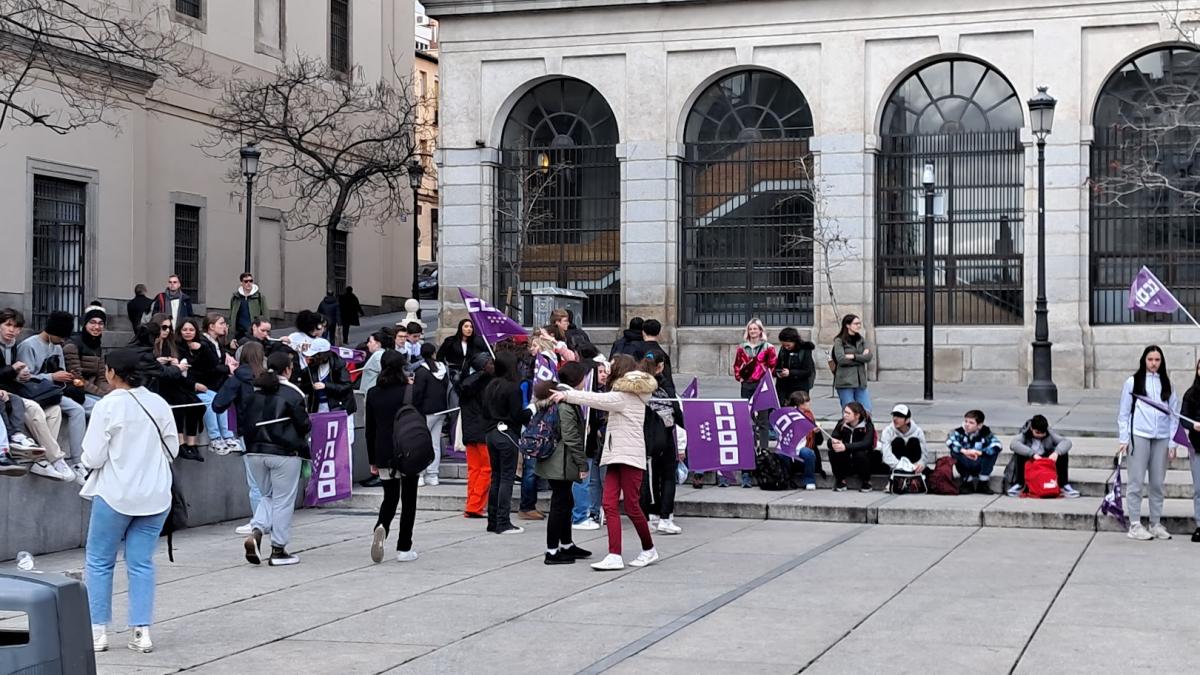 Concentracin 8M en la Plaza del museo Reina Sofa de Madrid