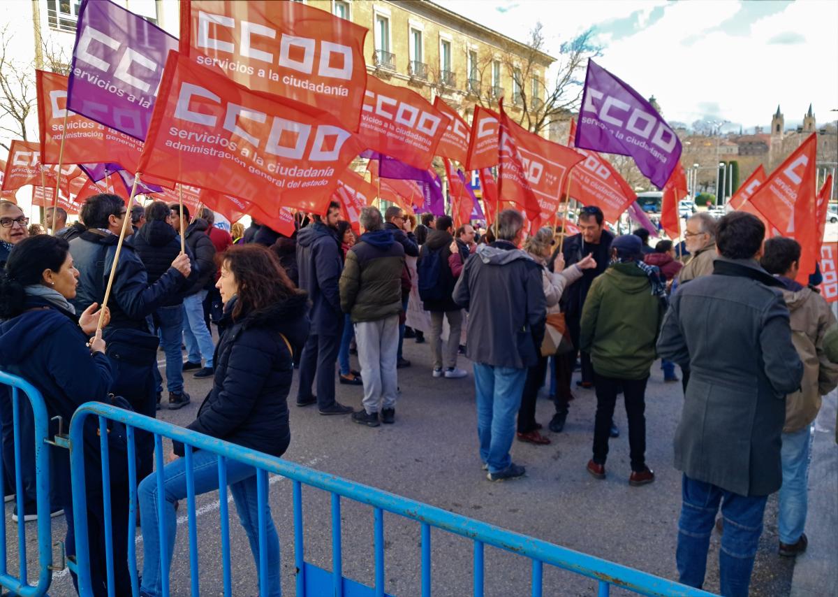 Concentracin #NosSobranRazones en la AGE delante del Congreso de los Diputados