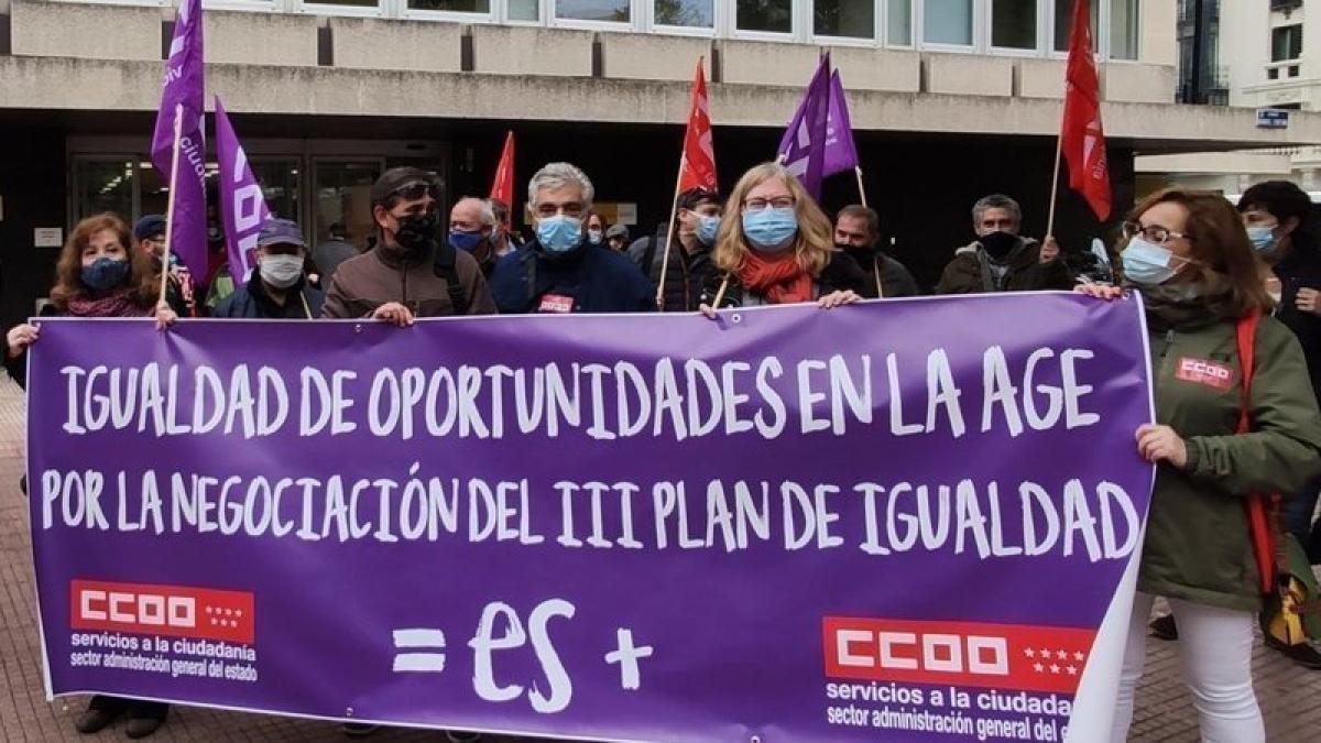 Pancarta Igualdad de Oportunidades en la AGE del pasado 28 de octubre