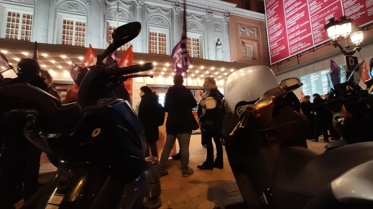Concentracin de CCOO en el Teatro de la Zarzuela de Madrid