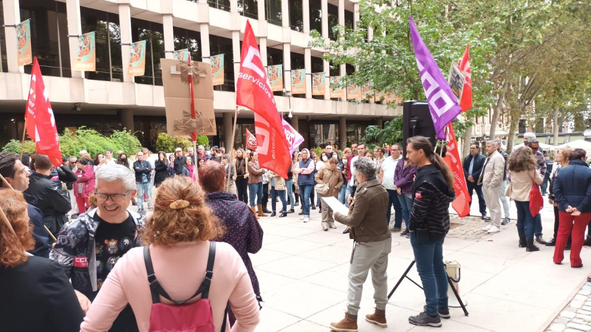 Concentracin de CCOO en el Ministerio de Cutura y Deporte: Amianto Fuera Ya!