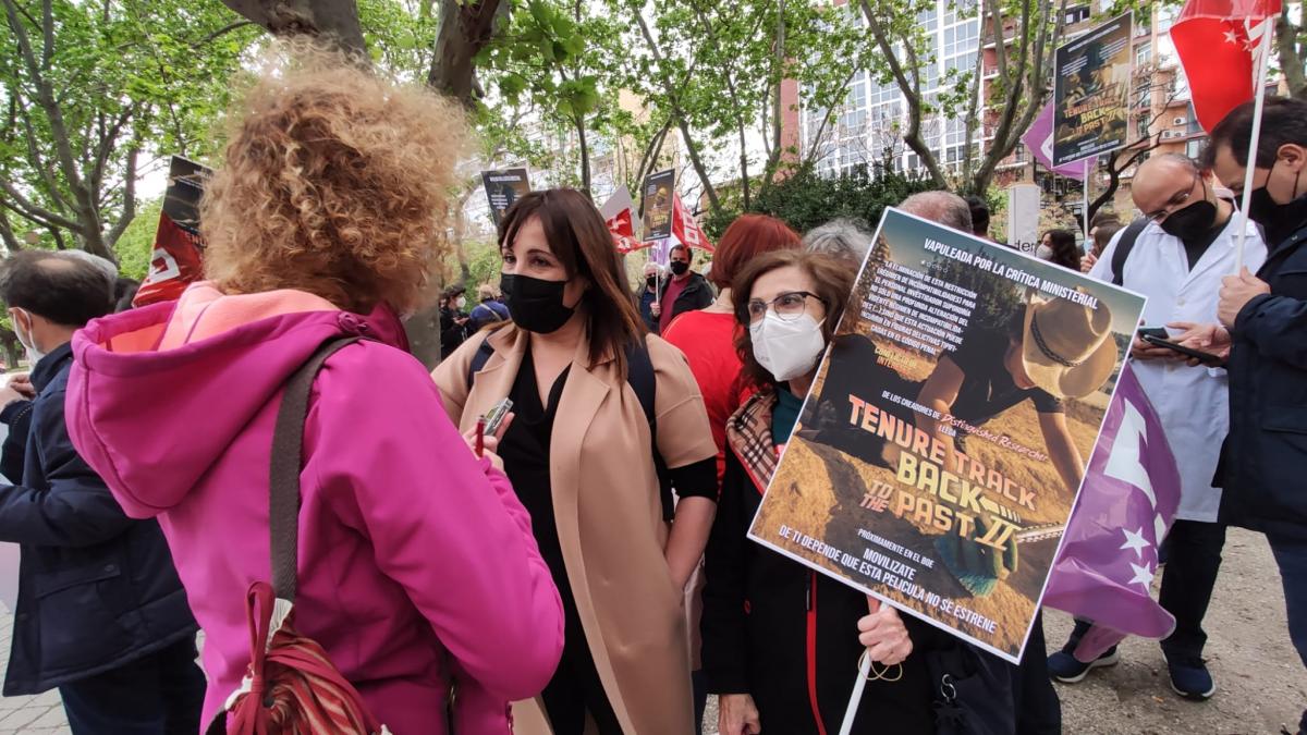 Concentracin en Madrid frente al Ministerio de Ciencia e Innovacin.