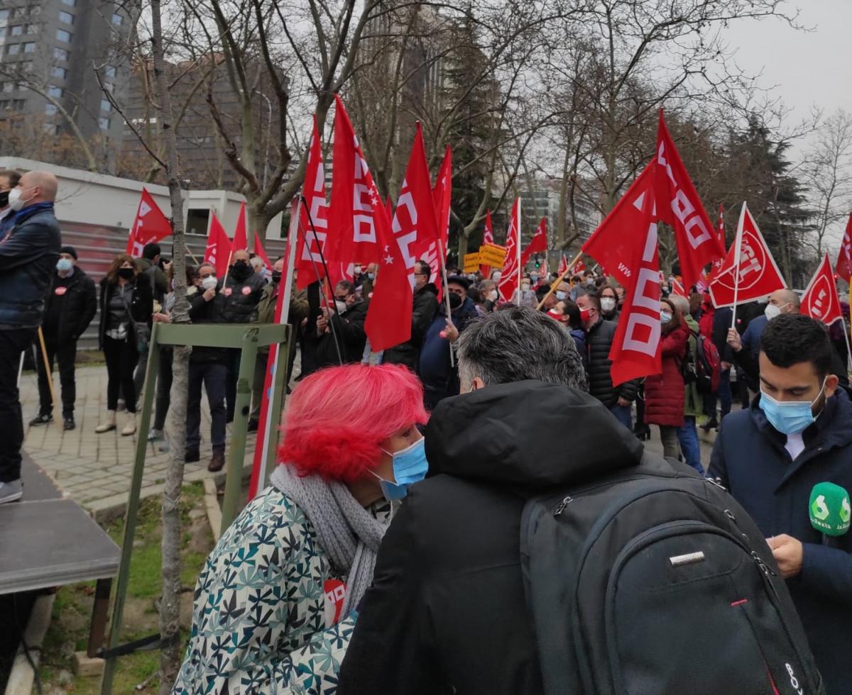 CCOO y UGT que han protestado este 11F ante la sede del Ministerio de Asuntos Econmicos