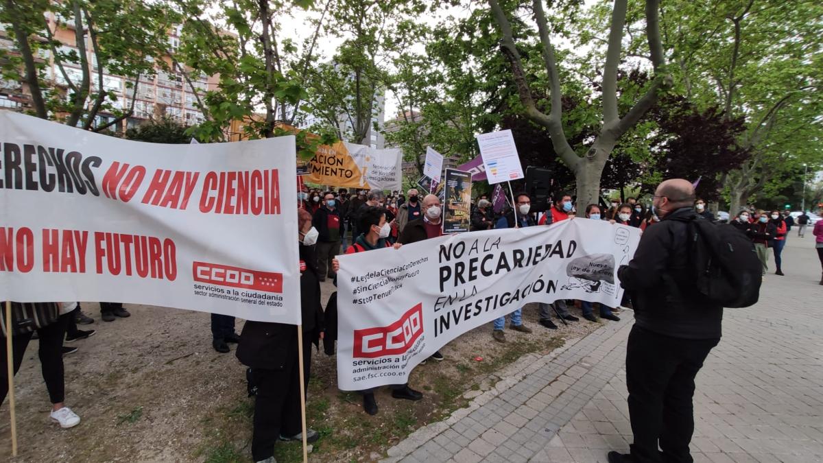 Concentracin en Madrid frente al Ministerio de Ciencia e Innovacin.
