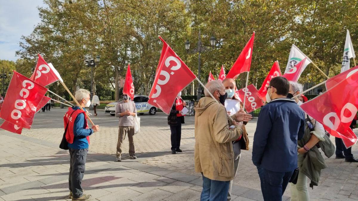 Concentracin "NO SOLO ATRASOS" en el Palacio Real.