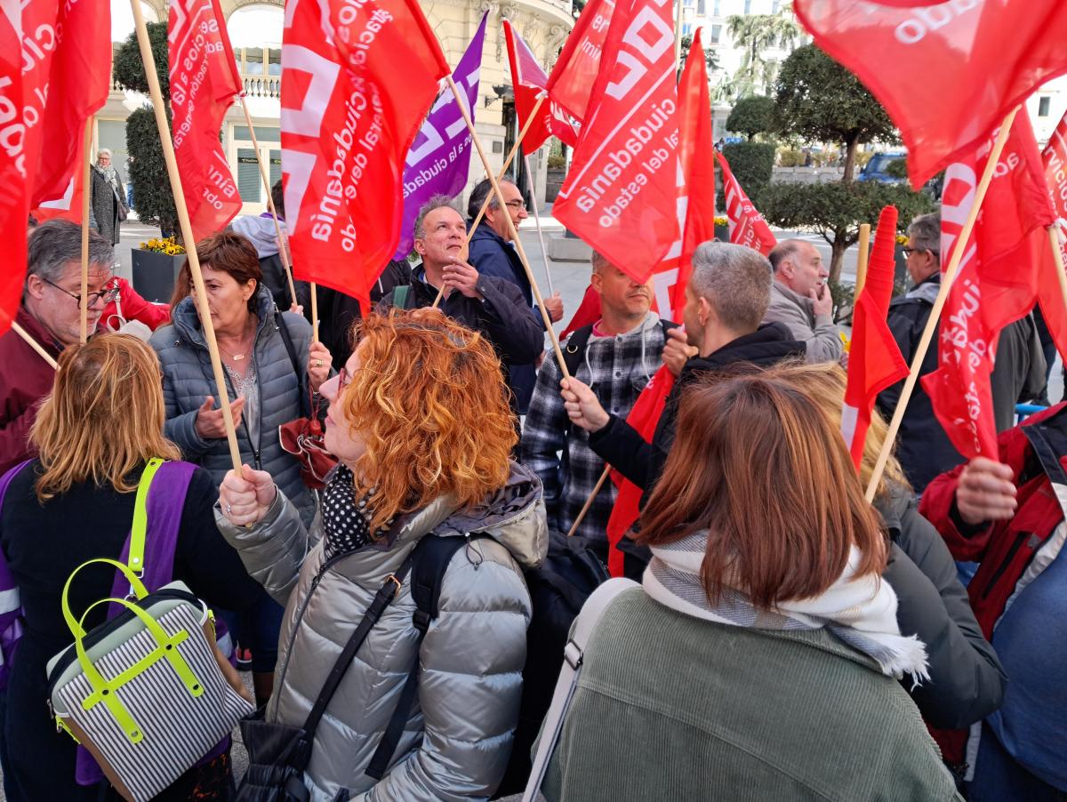 Concentracin #NosSobranRazones en la AGE delante del Congreso de los Diputados