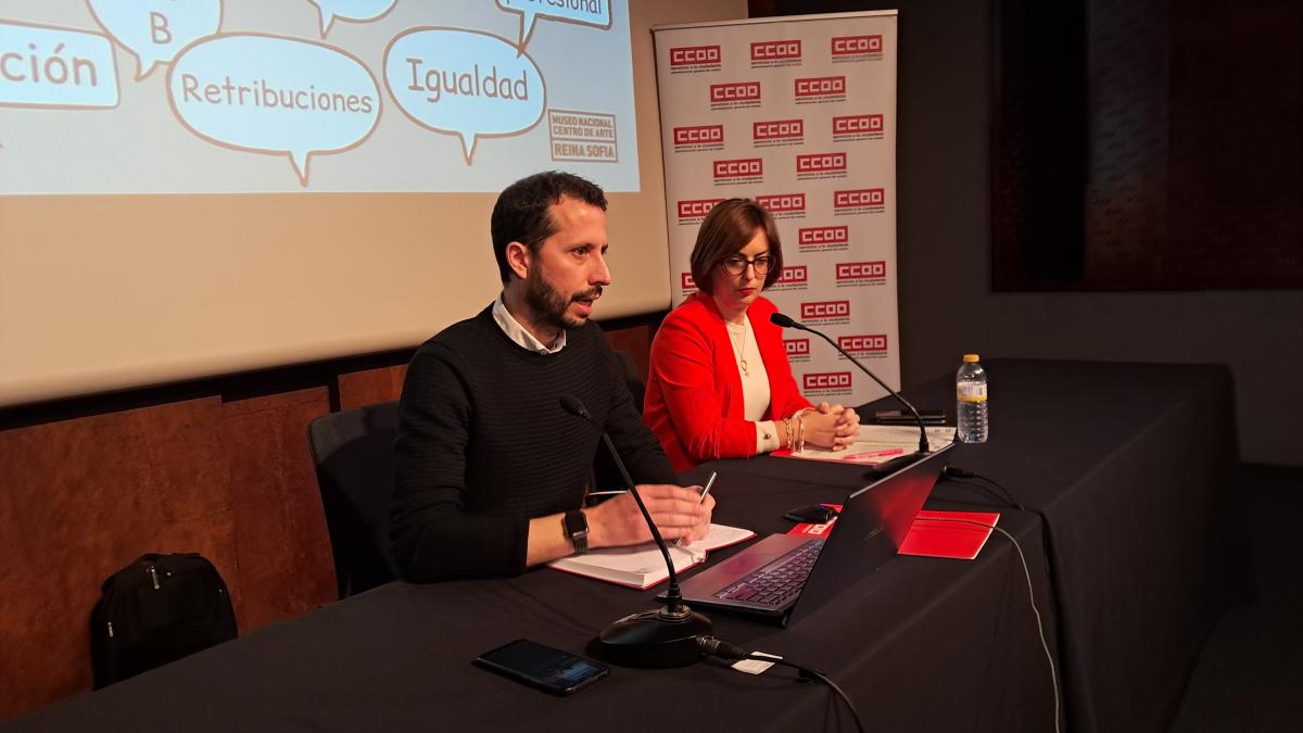 Eli Fernndez y Javi Martnez de CCOO han anunciado en rueda de prensa celebrada este lunes en el Museo Nacional Centro de Arte Reina Sofa que el sindicato emprender movilizaciones en la AGE