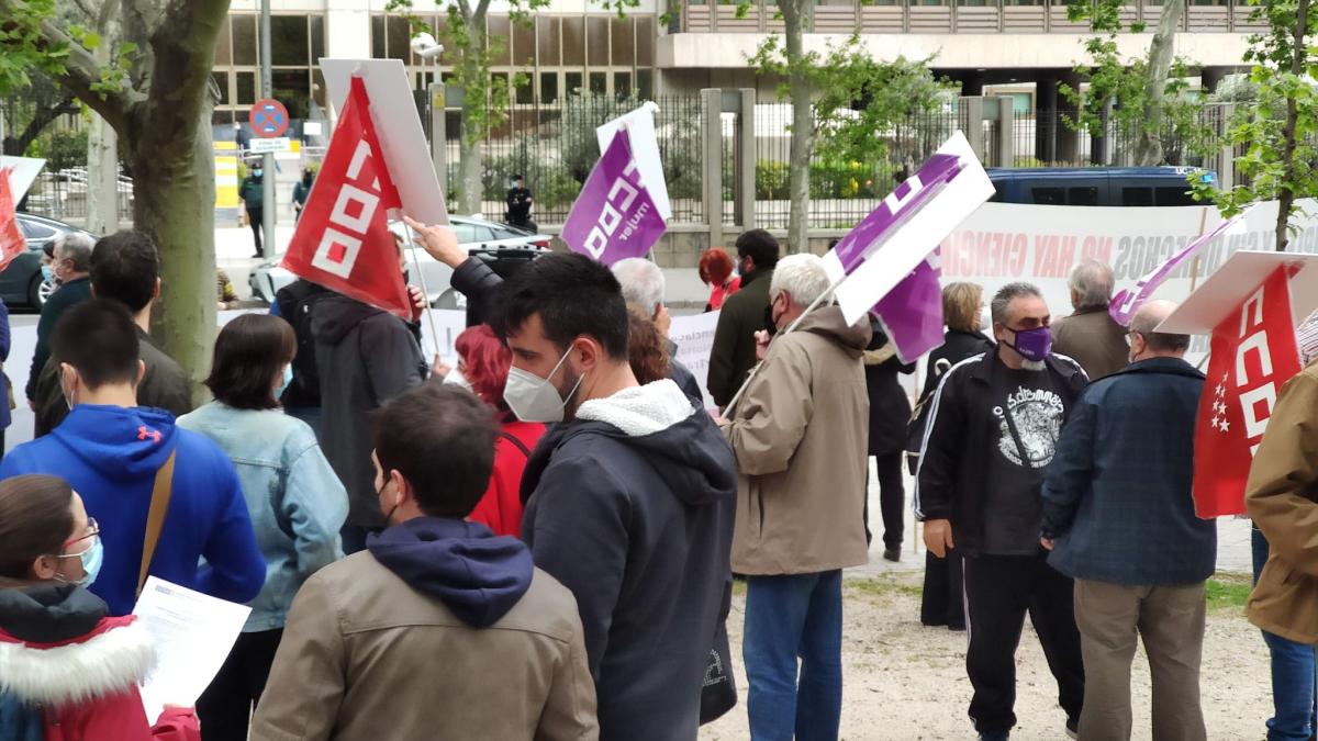 Concentracin en Madrid frente al Ministerio de Ciencia e Innovacin.