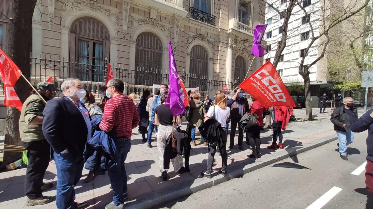 Concentracin #CumpleSinRecortes de CCOO en la sede de la Secretara de Estado de Funcin Pblica