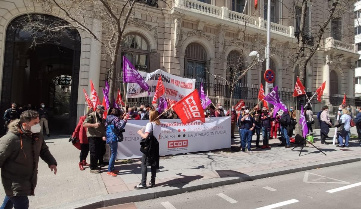 Concentracin #CumpleSinRecortes de CCOO en la sede de la Secretara de Estado de Funcin Pblica