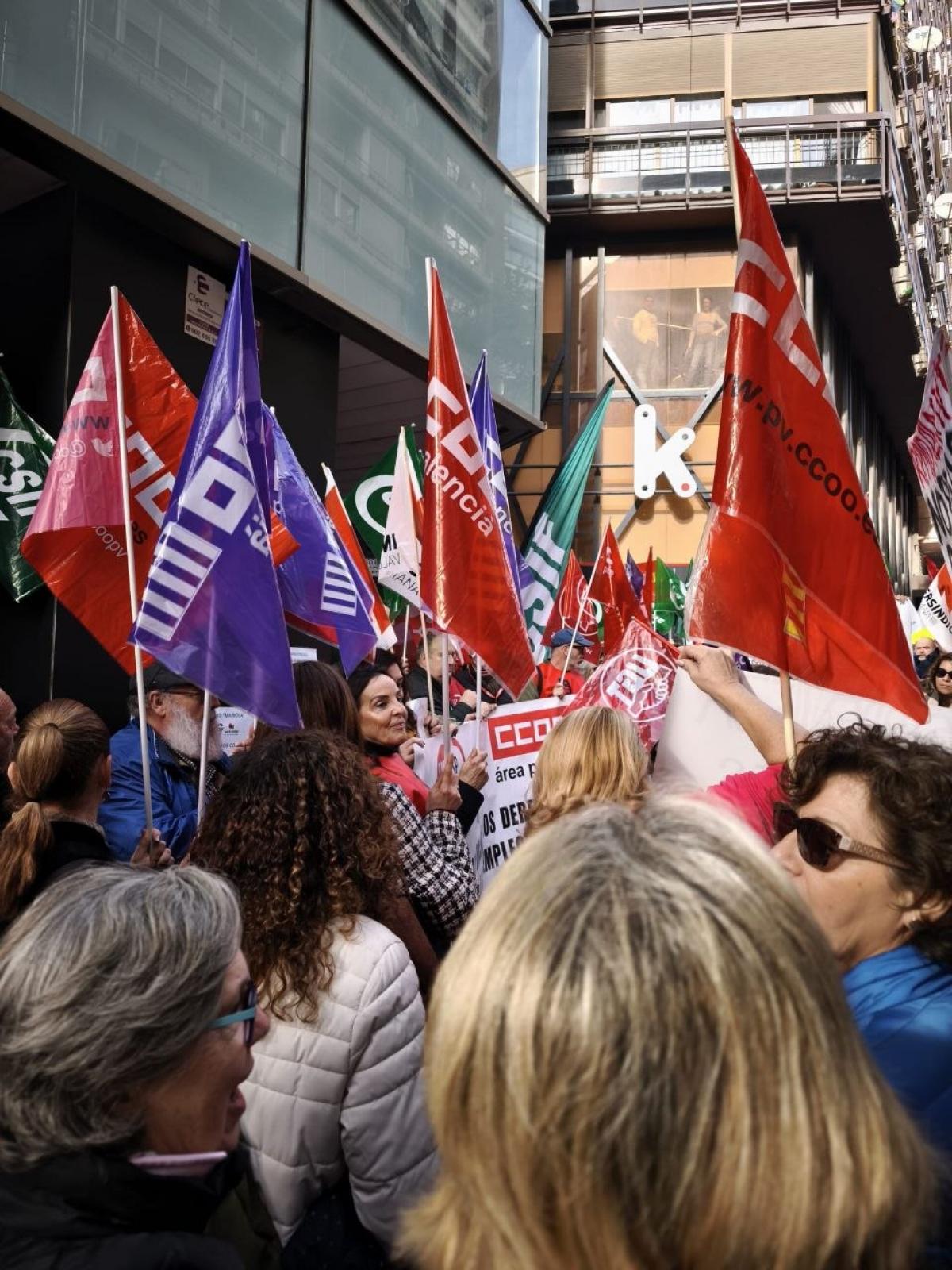 Concentración en Alacant ante Servicios Sociales