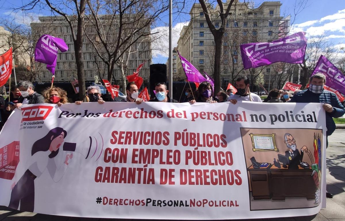 Concentracin del 12M en la sede del Ministerio de Interior