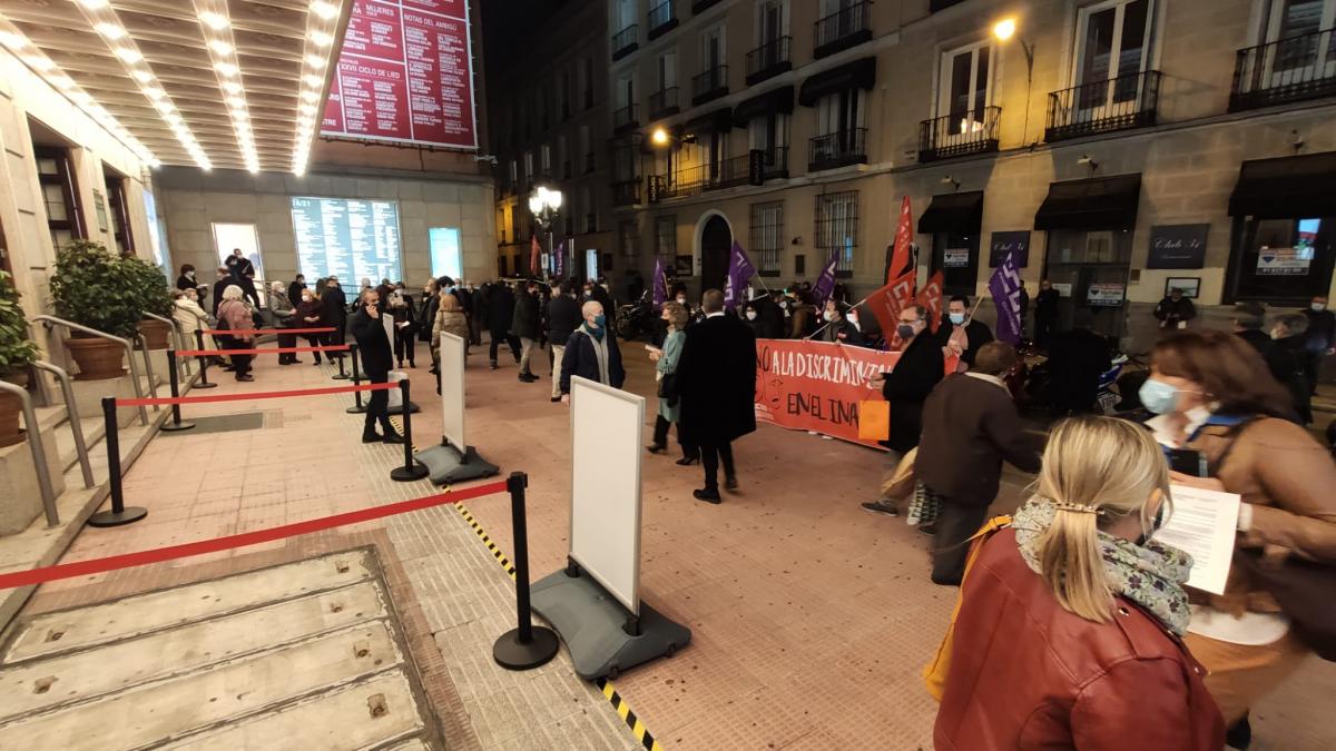 Concentracin de CCOO en el Teatro de la Zarzuela de Madrid
