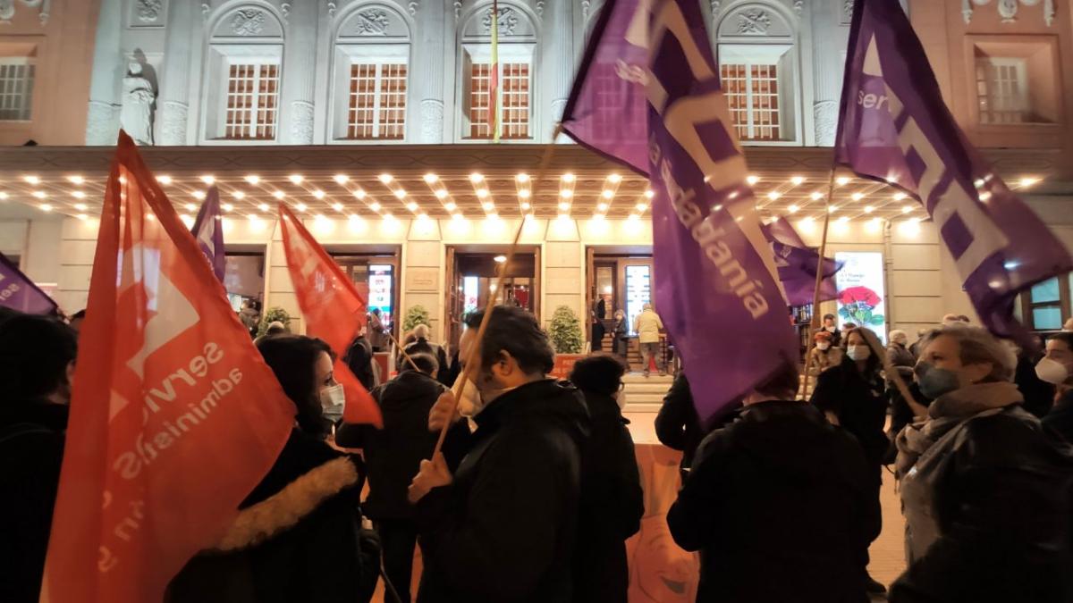Concentracin de CCOO en el Teatro de la Zarzuela de Madrid