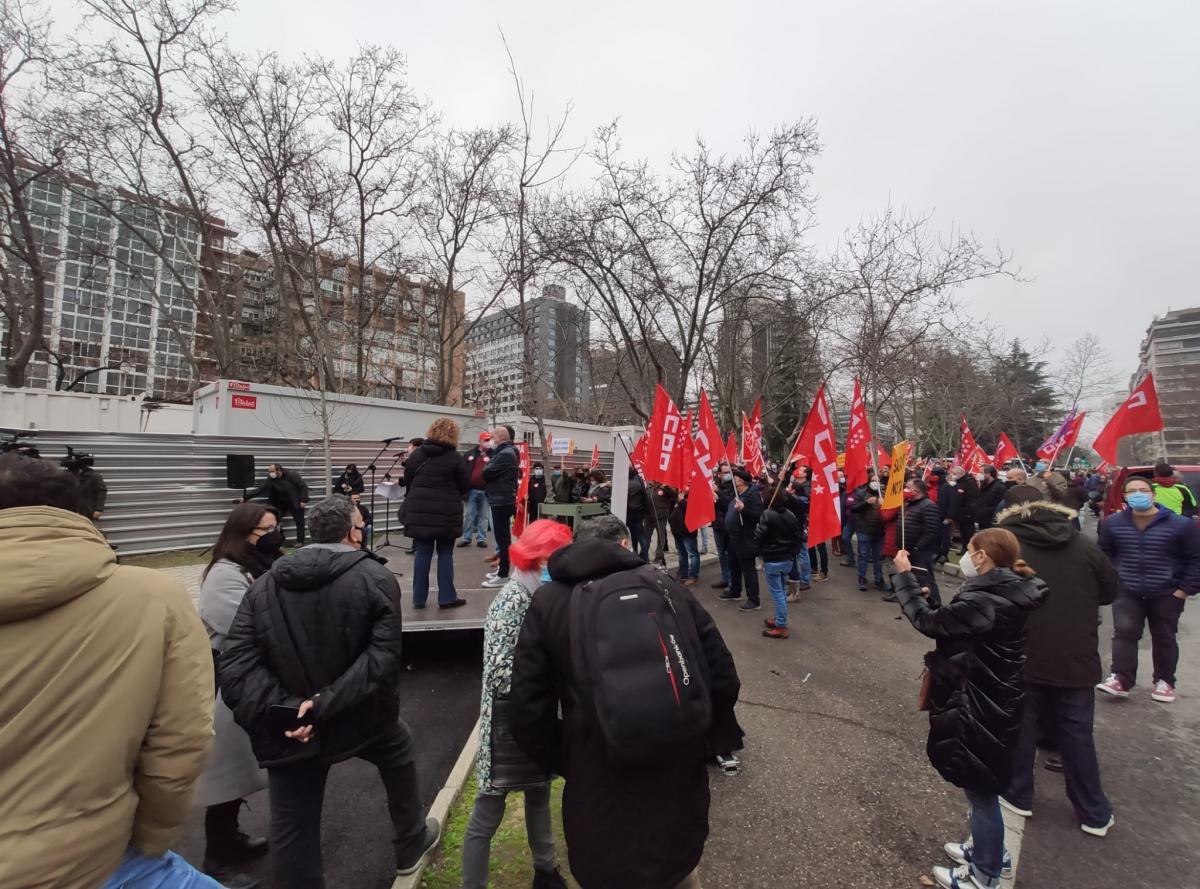 CCOO y UGT que han protestado este 11F ante la sede del Ministerio de Asuntos Econmicos