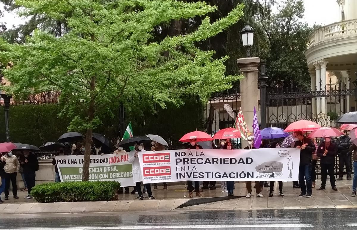 Concentracin contra la reforma de la Ley de Ciencia (Granada).