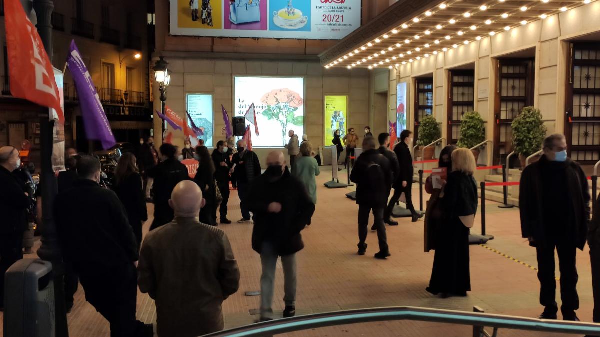 Concentracin de CCOO en el Teatro de la Zarzuela de Madrid