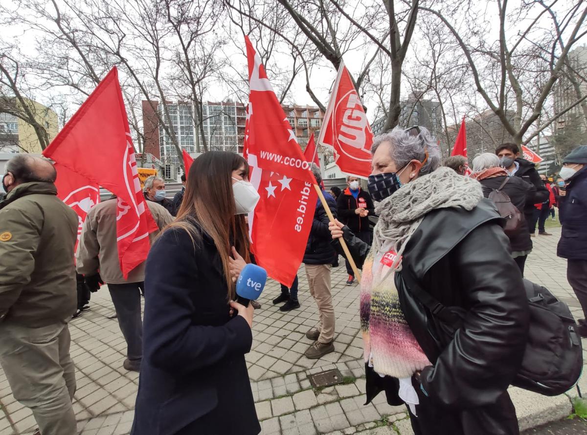 CCOO y UGT que han protestado este 11F ante la sede del Ministerio de Asuntos Econmicos
