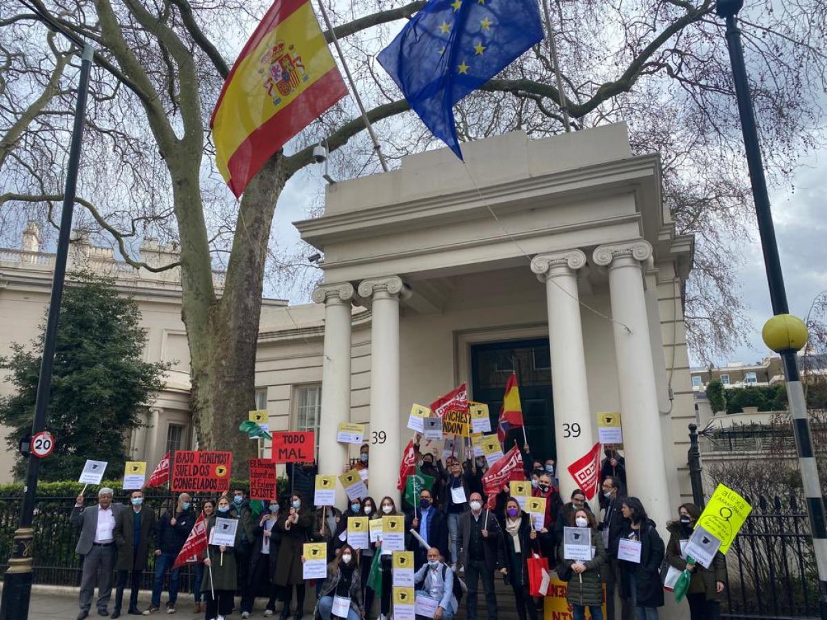 Personal de consulados de Reino Unido y embajada de Londres comienzan huelga indefinida.