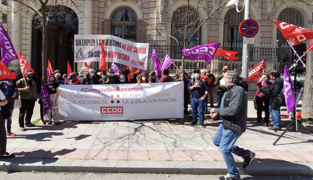 Concentracin #CumpleSinRecortes de CCOO en la sede de la Secretara de Estado de Funcin Pblica