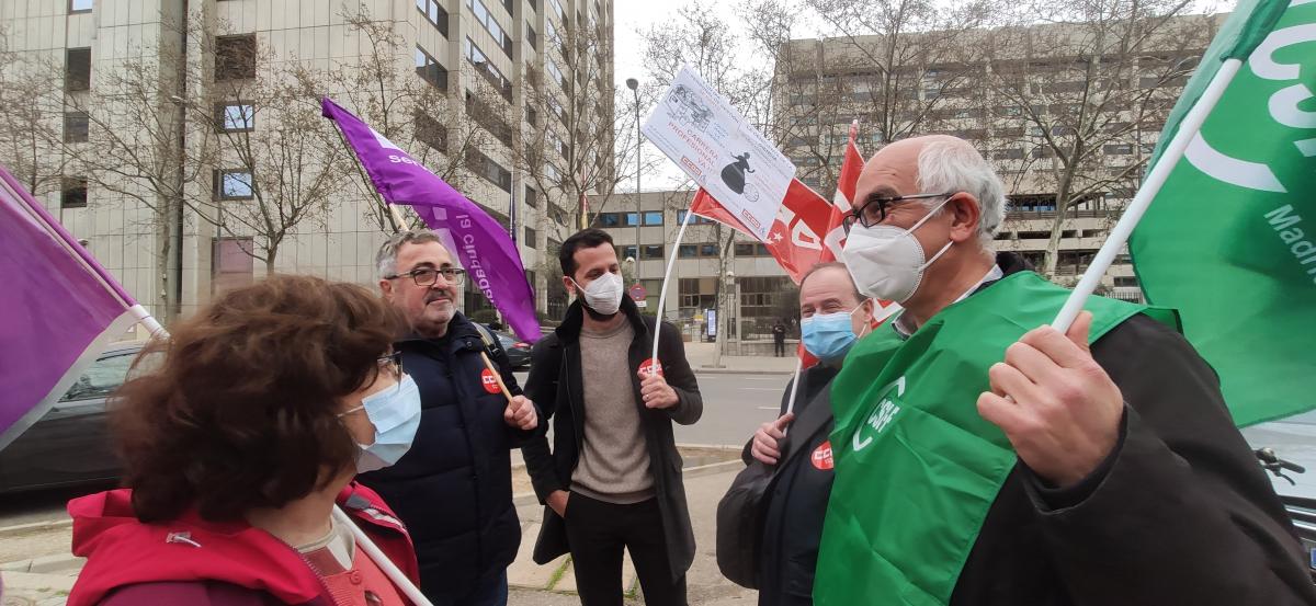 CCOO sale a la calle para reclamar derechos para todo el personal de investigacin.