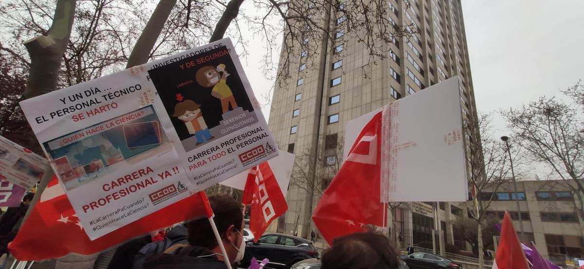 CCOO sale a la calle para reclamar derechos para todo el personal de investigacin.