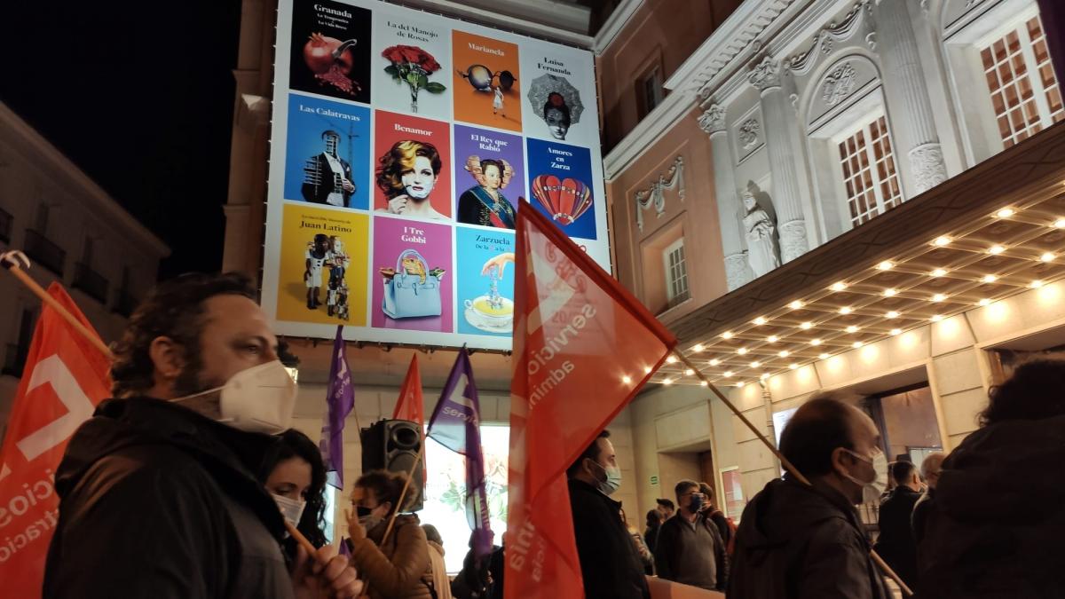 Concentracin de CCOO en el Teatro de la Zarzuela de Madrid